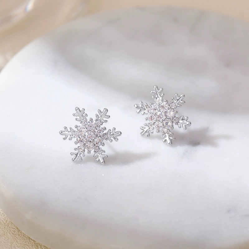 Sparkling Snow Studs Earrings