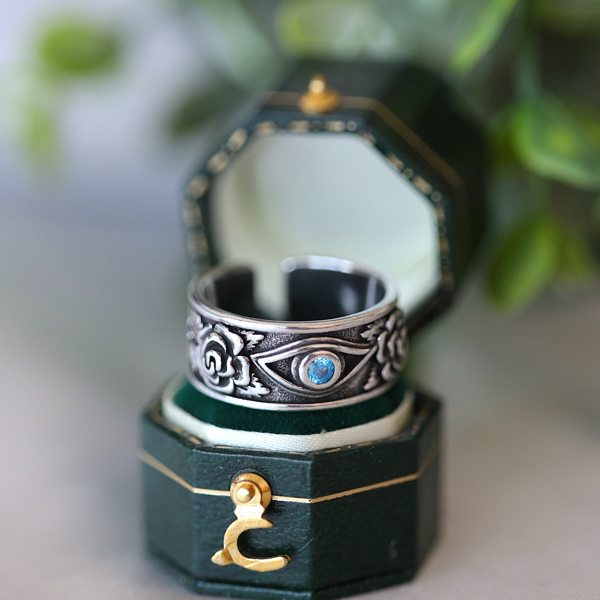 Blue Gem Eye Ring