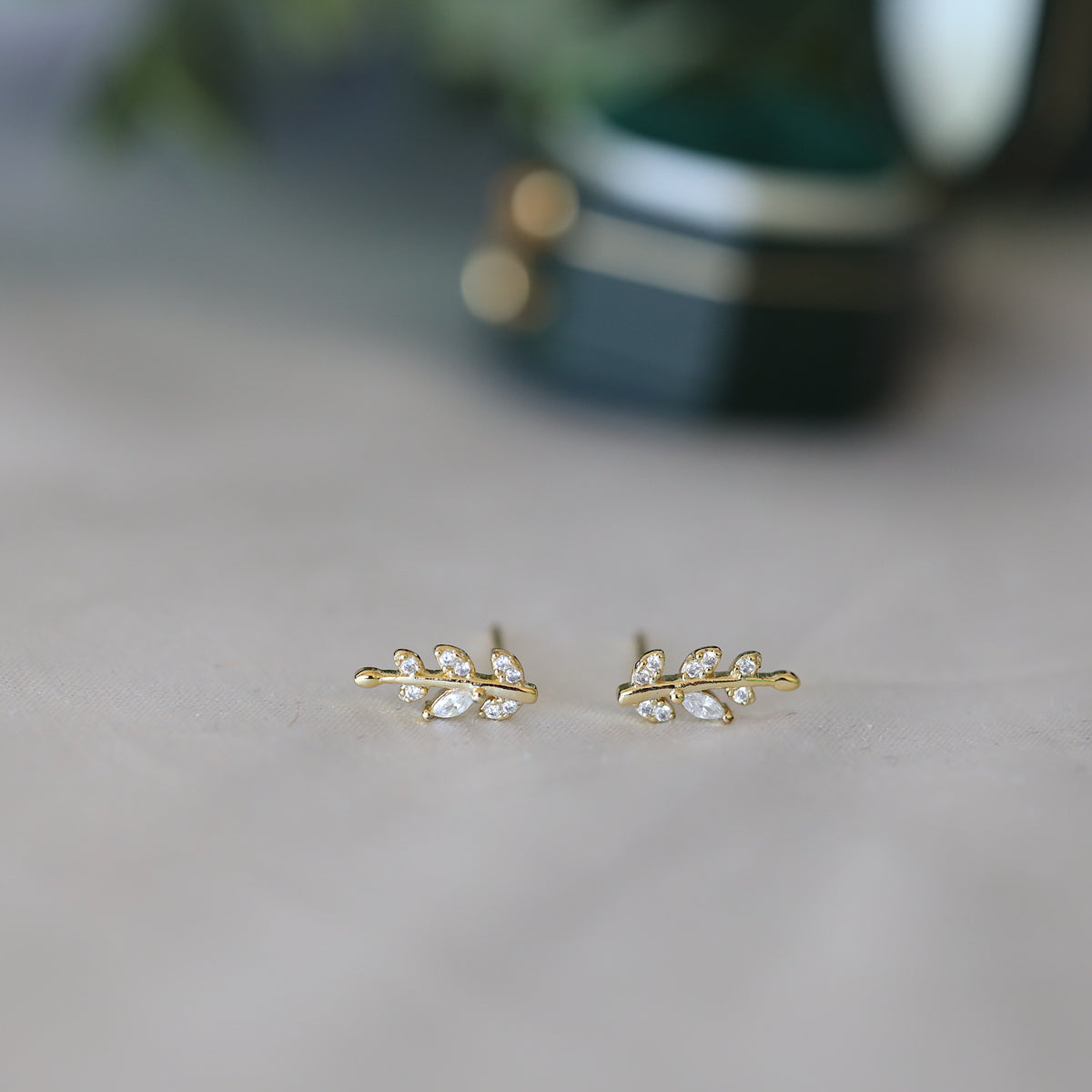 Tiny Leaf Ear Climbers