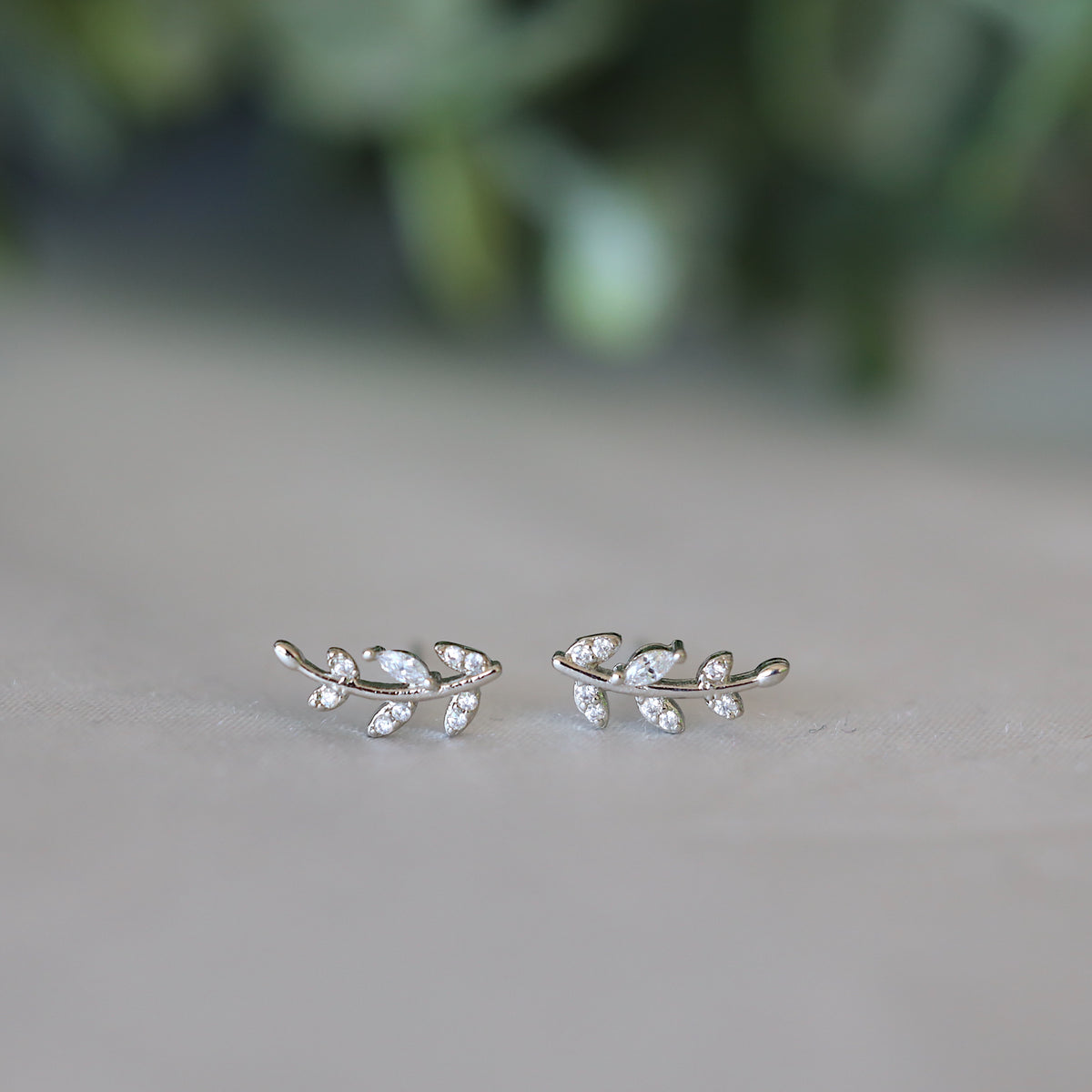 Tiny Leaf Ear Climbers