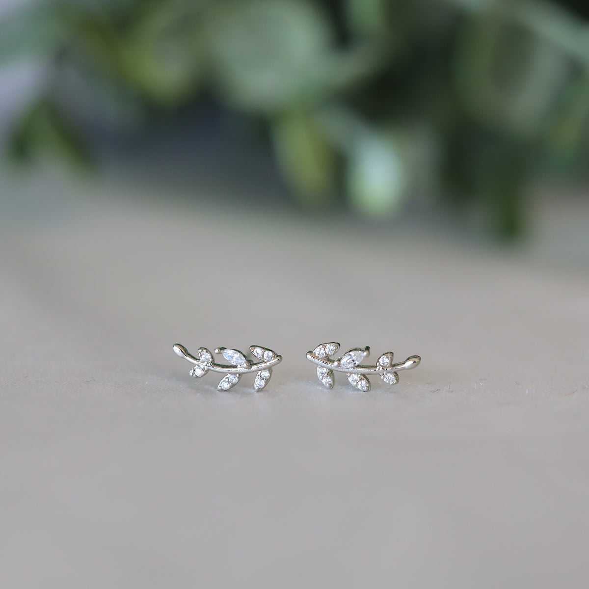 Tiny Leaf Ear Climbers