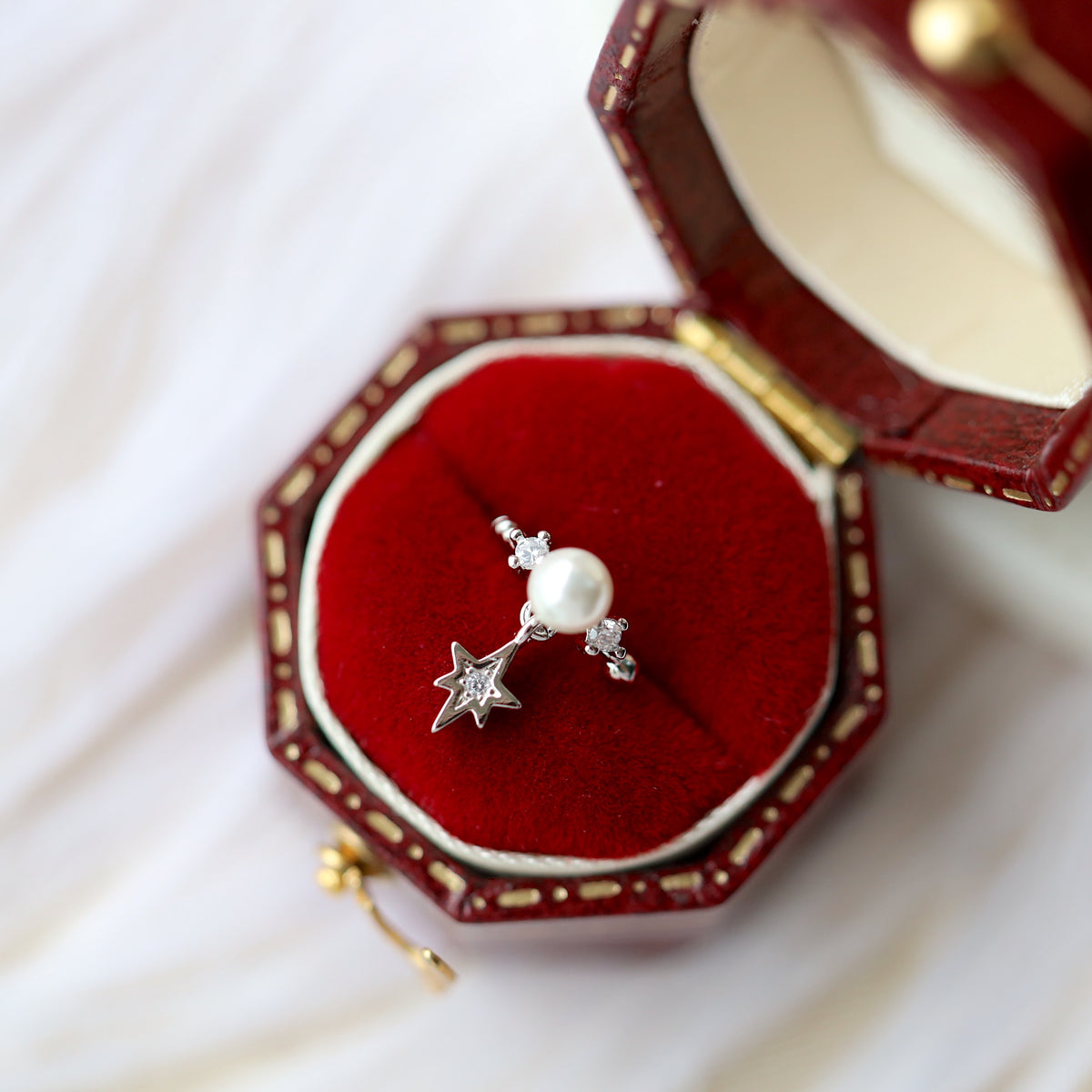 Star Drop Pearl Ear Cuff