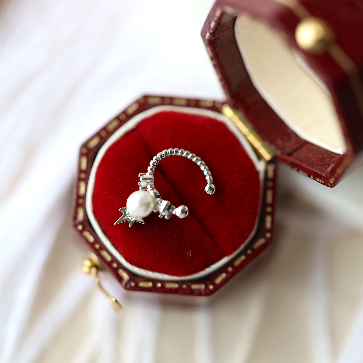 Star Drop Pearl Ear Cuff