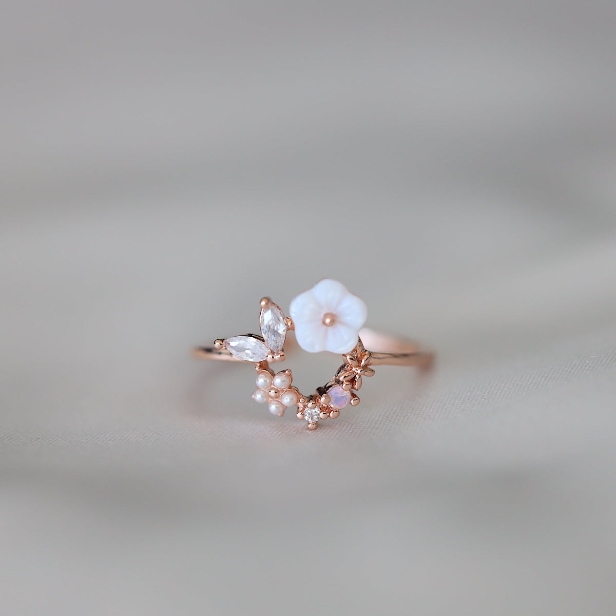 Silver White Flower Wreath Ring