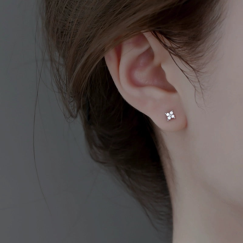 Tiny Clover Flower Ear Studs