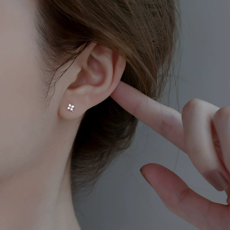 Tiny Clover Flower Ear Studs