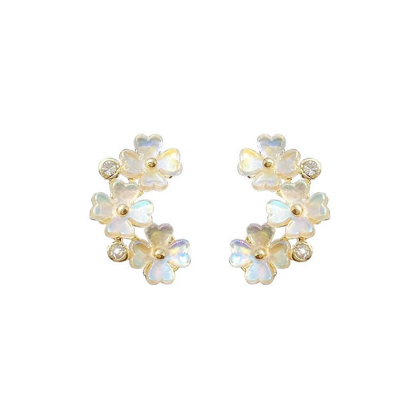 White Flower Curve Ear Climber