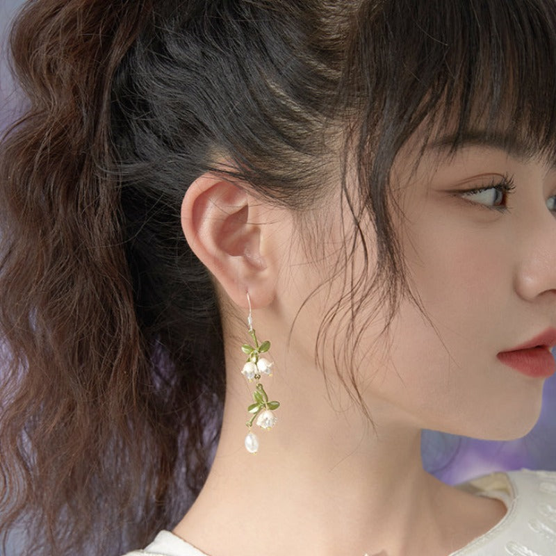 White Flower Cluster Dangle Earrings