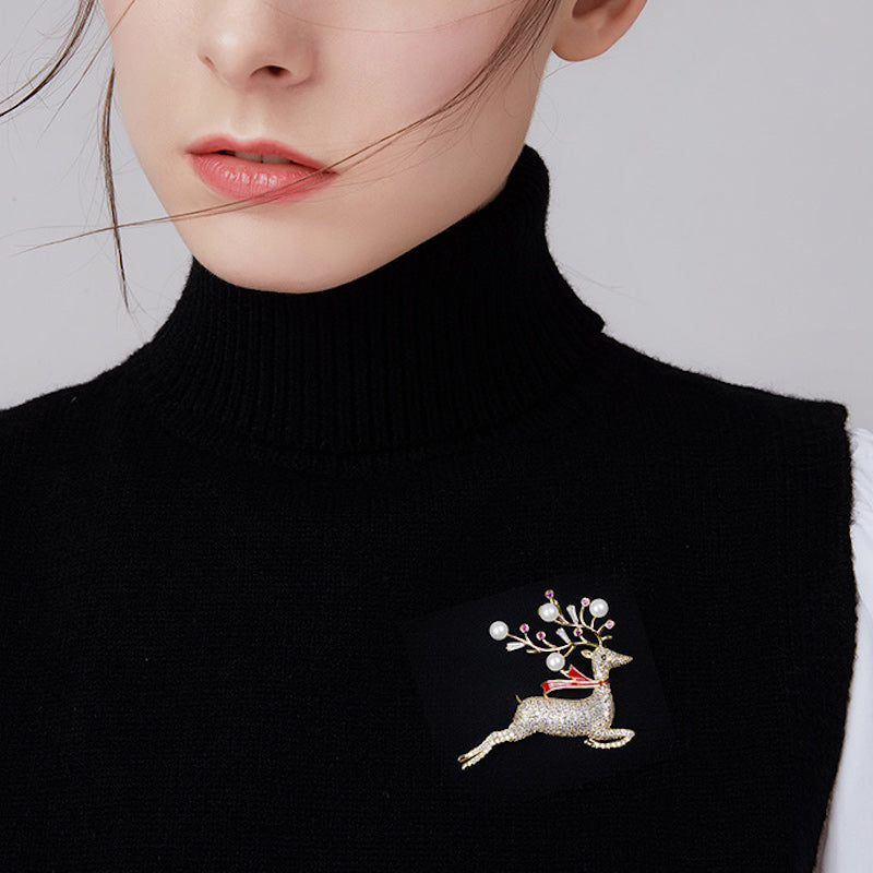 Christmas Deer Brooch b18 b19