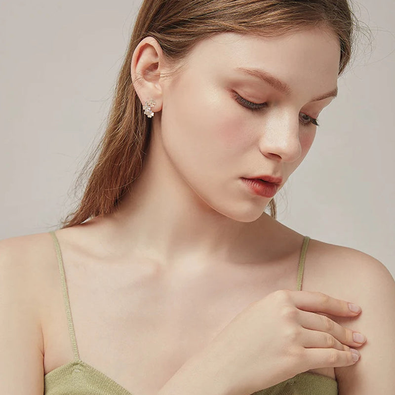 White Flower Curve Ear Climber